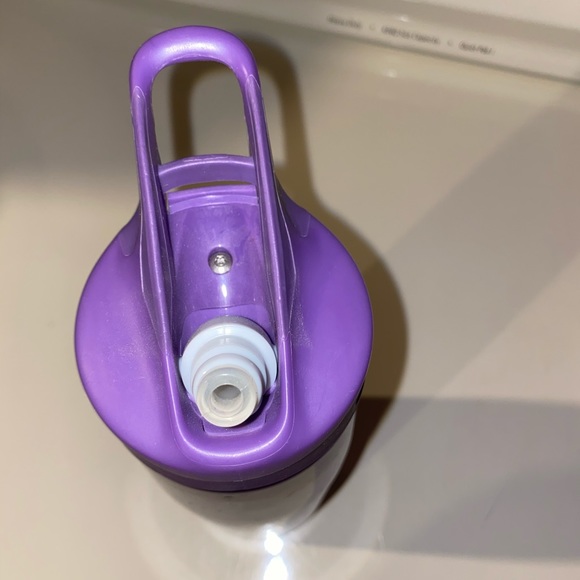 Camelbak water bottle - Picture 2 of 3